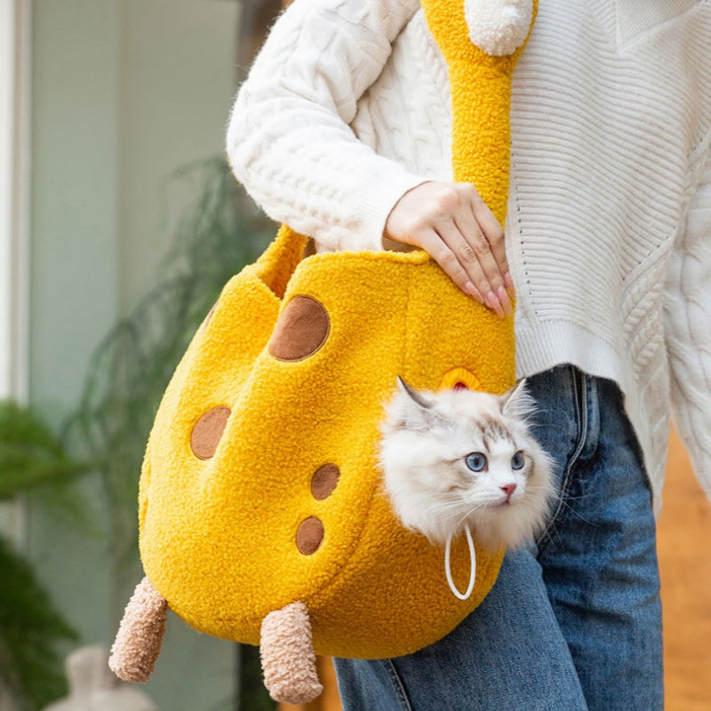 猫用バッグ　秋冬季対応　斜め掛け猫バッグ　外出用バッグ　小型犬　ショルダーバッグ　ペットバックパック　ペット用　頭を出せるタイプ　快適　通気性良い　厚手　洗える　かわいい　キリン　CWB-N019